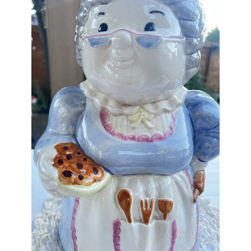 Vintage Treasure Craft Grandma Cookie Jar Blue Dress “ Collector Condition”